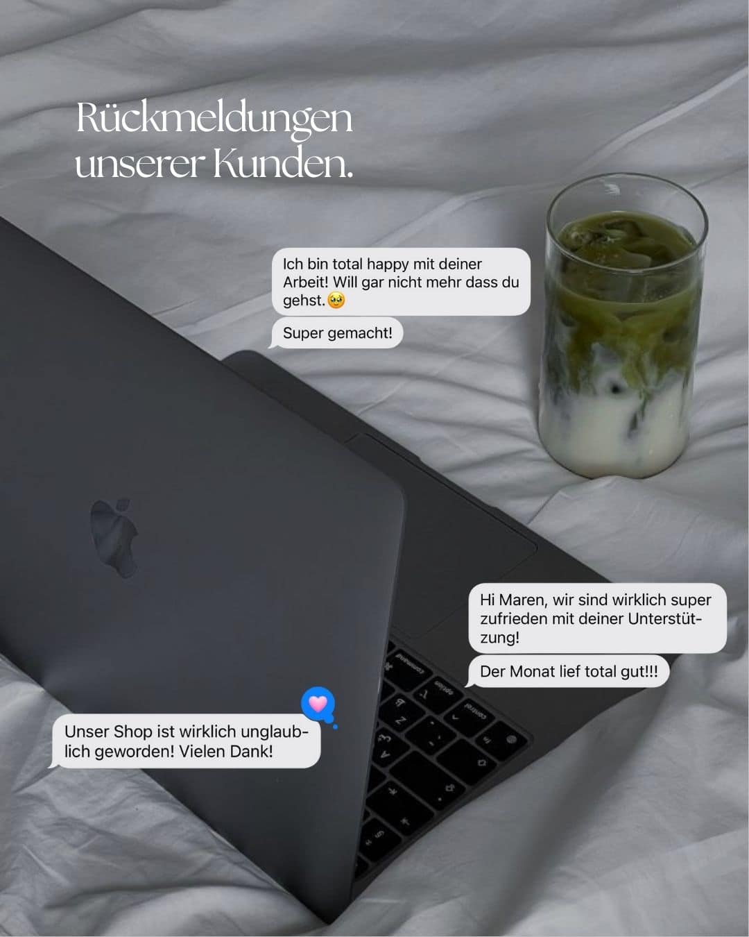 Laptop mit Kundenfeedback-Nachrichten und Iced Matcha – Rückmeldung eines zufriedenen Kunden